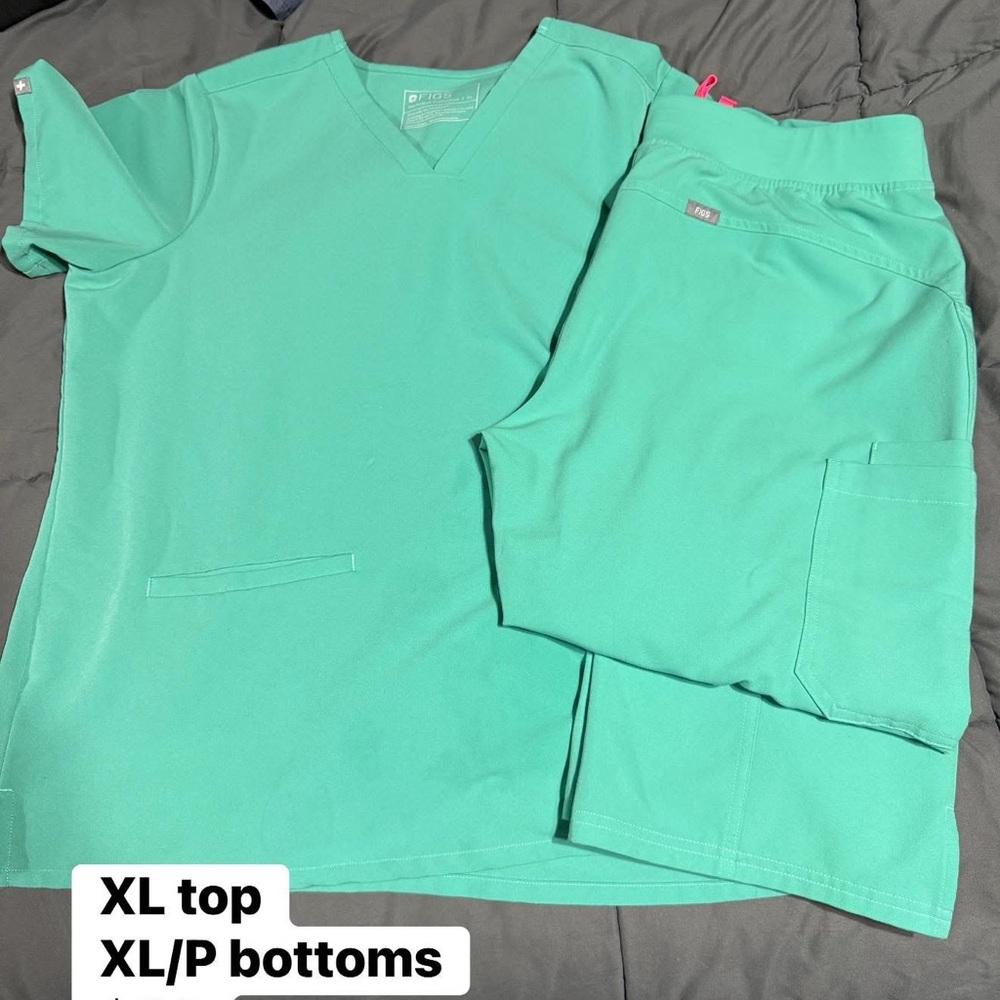 Figs Women's Scrub Set in Surgical Green